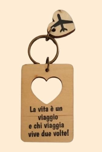 Portachiavi in legno con ciondolo